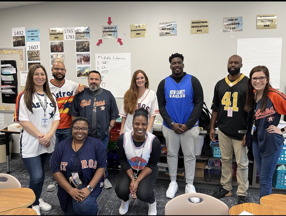Celebrating a drug free life with my team! #jerseyday #wearehaskett <a href="/PrincipalPaz/">Dr. David Paz</a> <a href="/HaskettJH/">Haskett Junior High</a> #redribbonweek