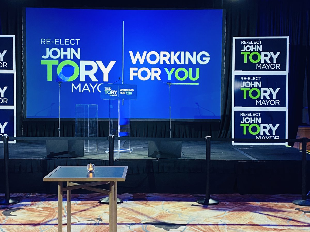 En direct du QG de John Tory à Toronto. Les préparatifs vont bon train, mais l’équipe du maire sortant semble décontractée et confiante en la victoire de son patron. #onpoli <a href="/ONfr_TFO/">ONFR TFO</a>