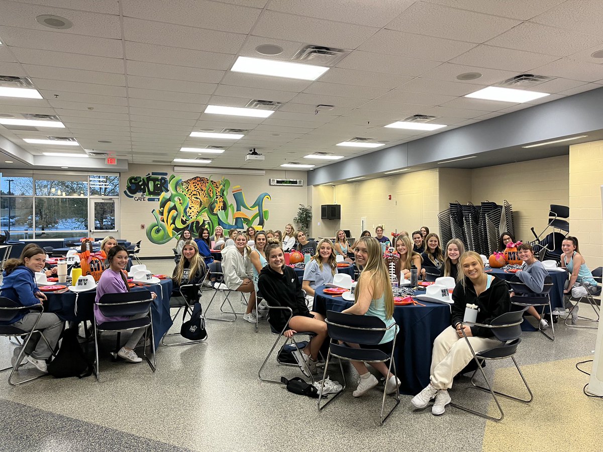 MVJaguarCheer's tweet image. Team Dinner! #mvcheer #letsgoghouls 👻🎃