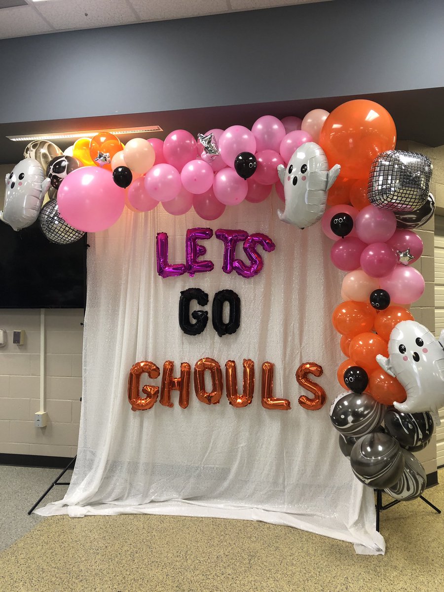 MVJaguarCheer's tweet image. Team Dinner! #mvcheer #letsgoghouls 👻🎃