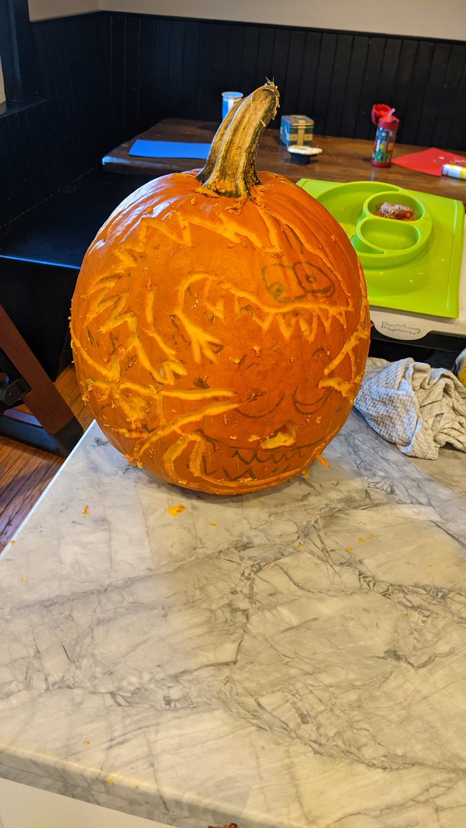 SMRVRODMANN's tweet photo. @ToxicSkullsClub
The stages of my PRET TSC!!
Rainbow eyes is one of my fav traits but I couldn't figure out how to do a rainbow carving. So the pret form seemed best !!!
I'm happy with how it turned out.
#tscpumpkin
#stages https://t.co/xpy1enTLpl