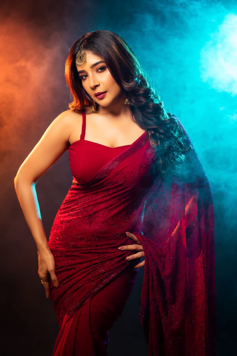 rajakumaari's tweet photo. #SakshiAgarwal 🥰

@ssakshiagarwal @ProSrivenkatesh https://t.co/TzNyZJ43dD