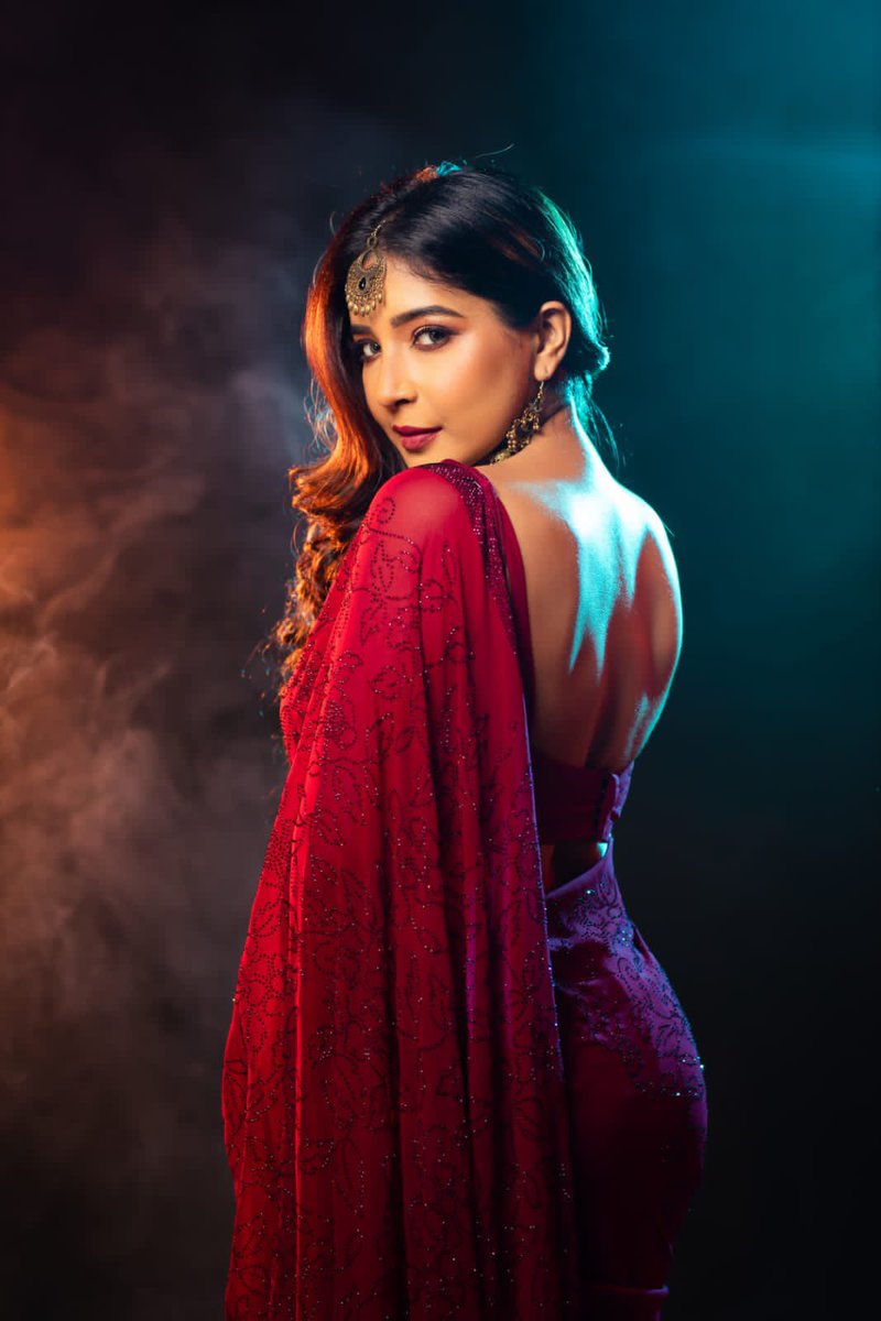 rajakumaari's tweet photo. #SakshiAgarwal 🥰

@ssakshiagarwal @ProSrivenkatesh https://t.co/TzNyZJ43dD