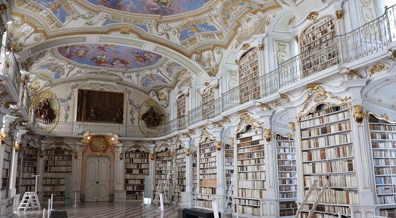 «En la biblioteca fue donde cambió mi vida»
#CarlosRuizZafón ✍️

📷 Biblioteca de Admont, Austria.