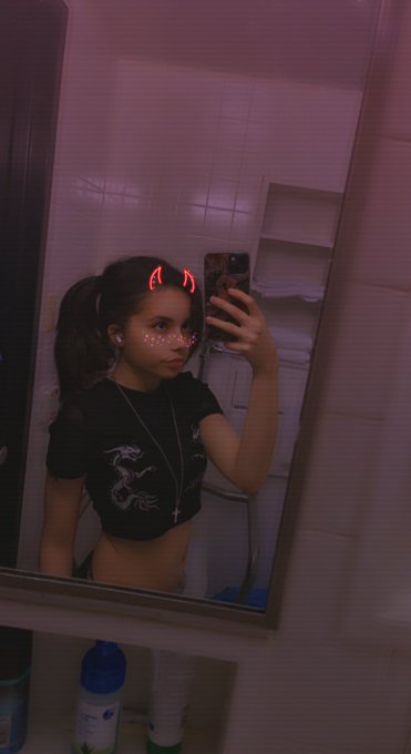 💜❤️😘lil devil 😈 https://t.co/iaoCxOyunq<a href="/tag/cutegirl"class="tags"><span>#cutegirl</span></a><a href="/tag/fyp"class="tags"><span>#fyp</span></a>