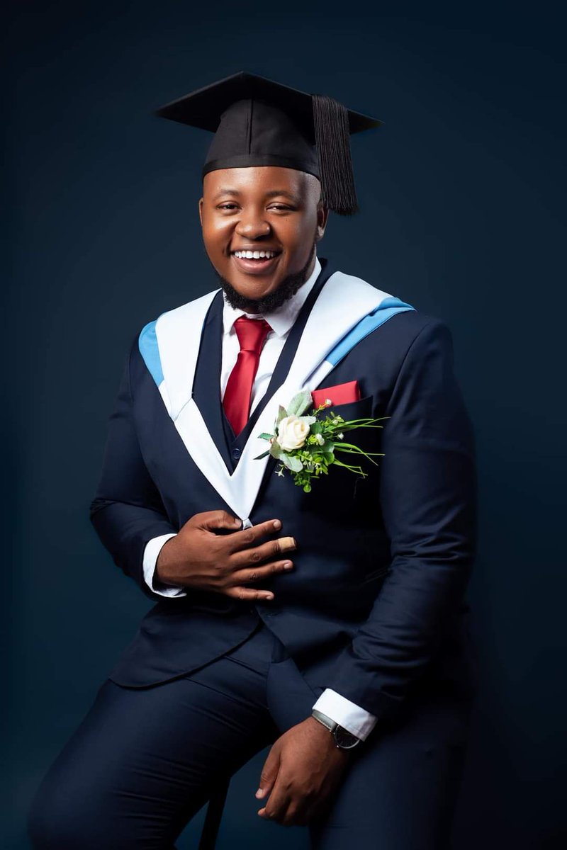yaronafm's tweet photo. WE THE BADDEST TEAM!! 🔥🔥🔥Massive big ups to #ReDaa breakfast show host @thabomhapha on scooping the Best Graduating Student in Law! 🎉🕺🏽🎓 https://t.co/mAIDhIpyZB