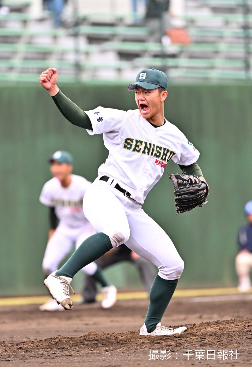 chiba_sports's tweet photo. 【速報】専大松戸、作新学院下す　センバツ"当確"の４強　第７５回秋季関東高校野球大会
https://t.co/lSA6306iE4
専大松戸は作新学院を４－３で下した。４強入りし、来春の選抜高校野球大会出場が有力となった。七回に清水友、中山の連続適時打で逆転。２番手の平野が６回２／３を２失点と力投した。 https://t.co/pOidKRhOEl