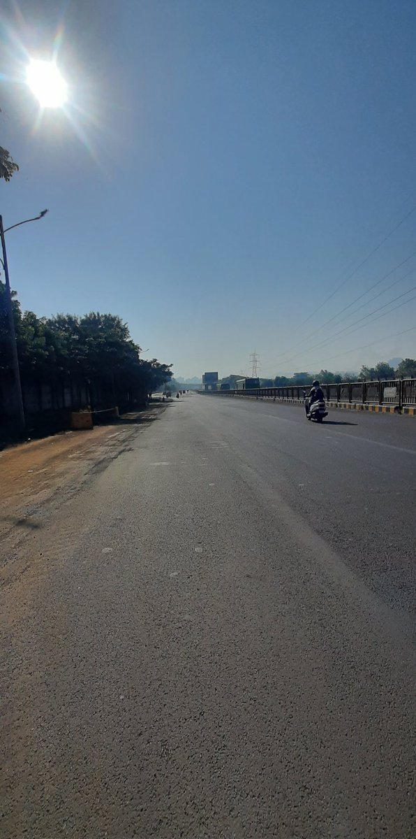 NationFirst36's tweet photo. गेले पुणेकर कुणीकडे?🤔
लॉक डाऊन सारखी परिस्थिती झाली आहे 
🙆🤣🤣🤣
#दीपावली   
#Pune https://t.co/hHiT15AQ8P