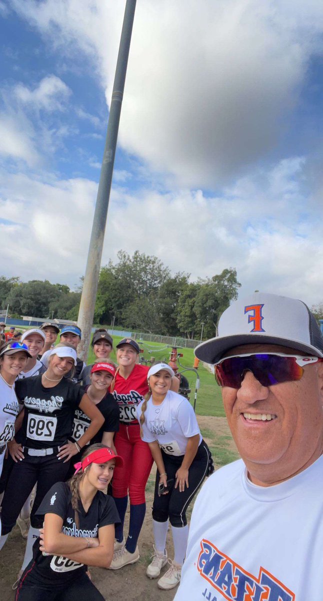 Thank you <a href="/CoachKellyFord/">Kelly Ford</a> <a href="/CoachCurly_/">Curly Grimes</a>  and Coach Araujo for an awesome camp <a href="/Fullerton_SB/">Titans Softball</a>!