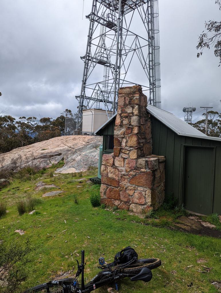 yabby66's tweet photo. Mt Cole adventure, joy of ebikes
 https://t.co/JUAw7TNgRd https://t.co/LBwY2FilG6