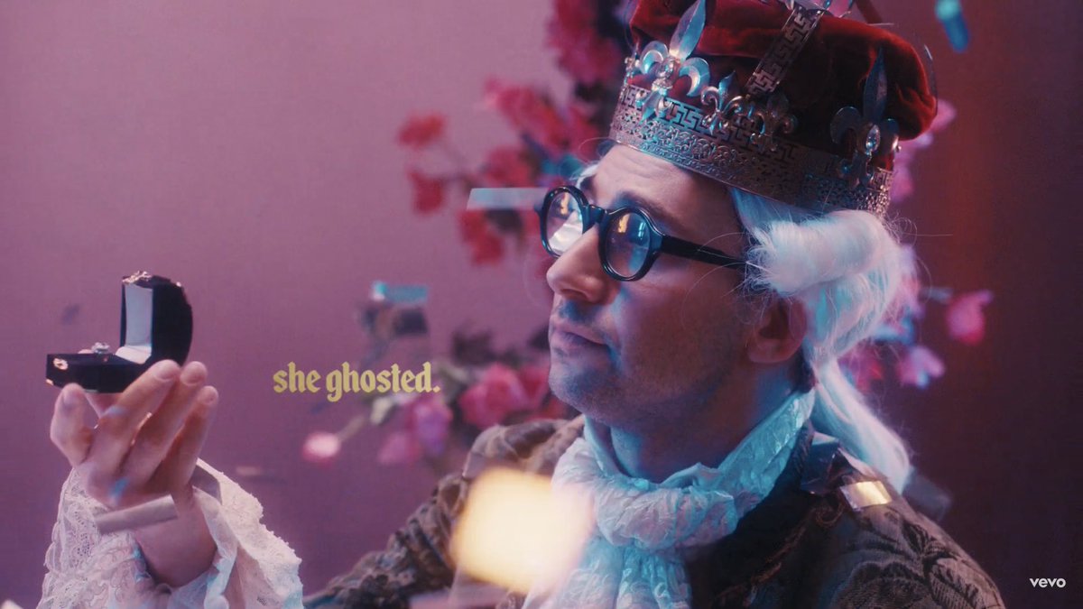 repiatation13's tweet photo. “she ghosted but kept the castle” WE LOVE TO SEE IT!! #BejeweledMusicVideo https://t.co/ZE7MwkZw0t