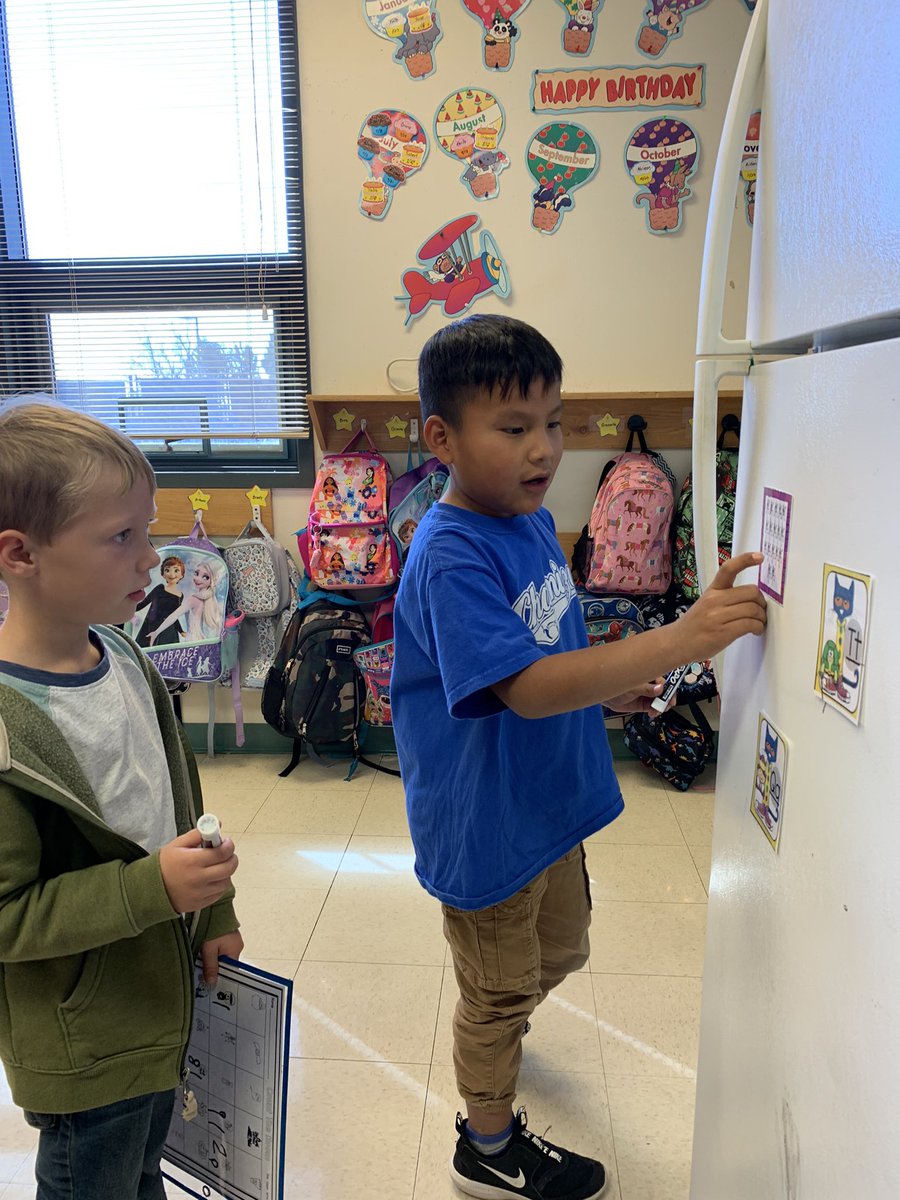 ChamizaConejos's tweet photo. Some of our hardest working, spirit showing kindergartners! They have their Chamiza Spirit showing strong today! Being kind, working hard, and letting the blue and purple shine through! #APSProud https://t.co/QqyYIamuKa