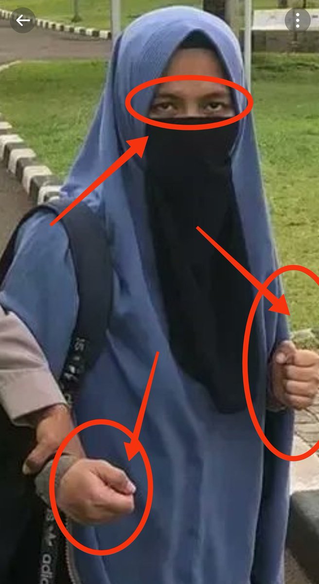PutraErlangga95's tweet photo. Menurut Anda Yang Berhijab👇Perempuan Atau Laki-laki? 🤔
Apapun Jenis kelaminnye kalau melanggar hukum tetep harus ditindak tegas https://t.co/57yTQfEnl1