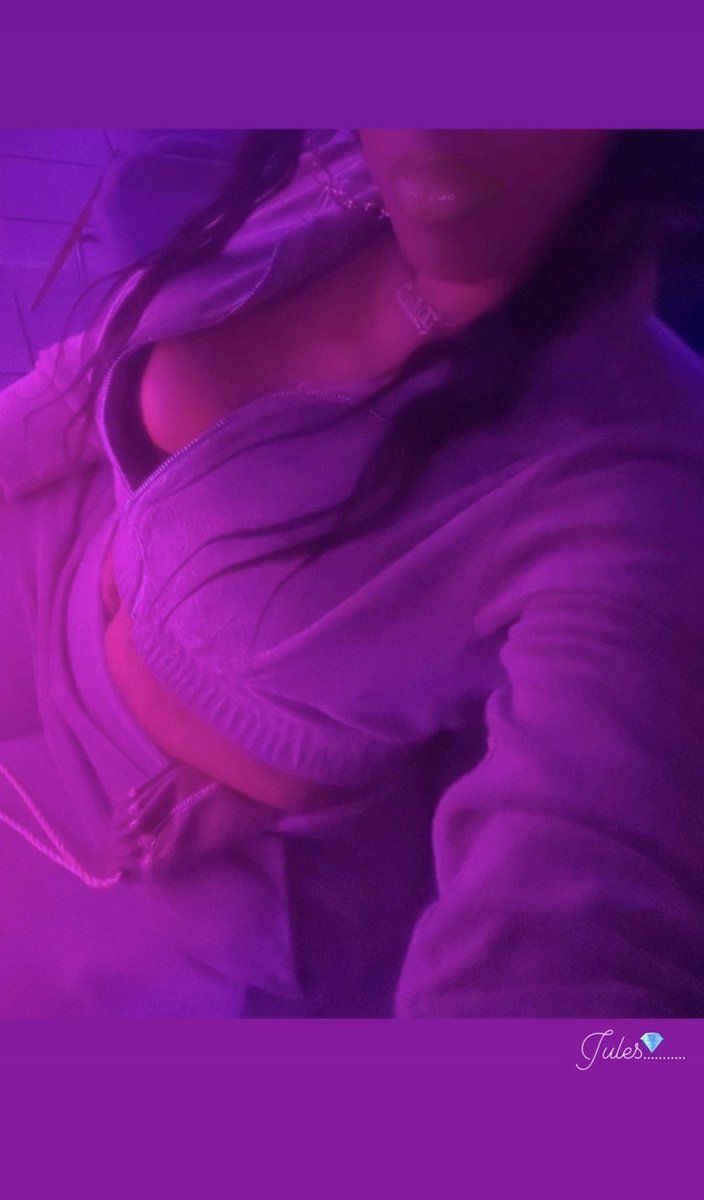 JulesG_'s tweet photo. 🥂Monday Night Vibes… Grind Time… Pull-up on Me &amp;My RCap Baybees💃🏽💃🏽 https://t.co/REKXiqwYyj