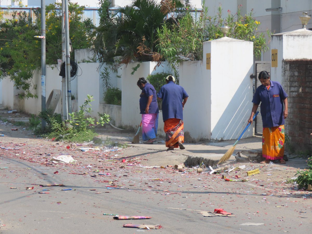 Yuvan_aves's tweet photo. Not just ecologically disastrous, but also a classist/casteist #Diwali . A certain class of people burst most of the crackers. Another class of people deal with the toxic hazardous waste. Corporation workers told me they are having breathing issues after sweeping today's streets. https://t.co/OZxwssWMZU