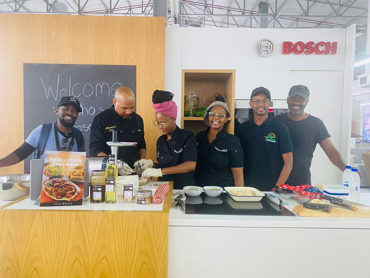 RPreneurs's tweet photo. Wow 🤩 RabbChefs I am proud of you the next cooking session will be RabbStew on the menu … @MararaMoabelo @PabiKutlwano @RabbMeals @RabbliciousC @RizeDirectory @Rizemarket_ZA @Rizepreneur @SihleBam https://t.co/rC1UubpJDH
