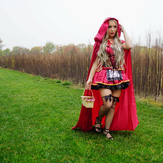 Watch LizzyWurst's leaked NSFW photo on TwXstars