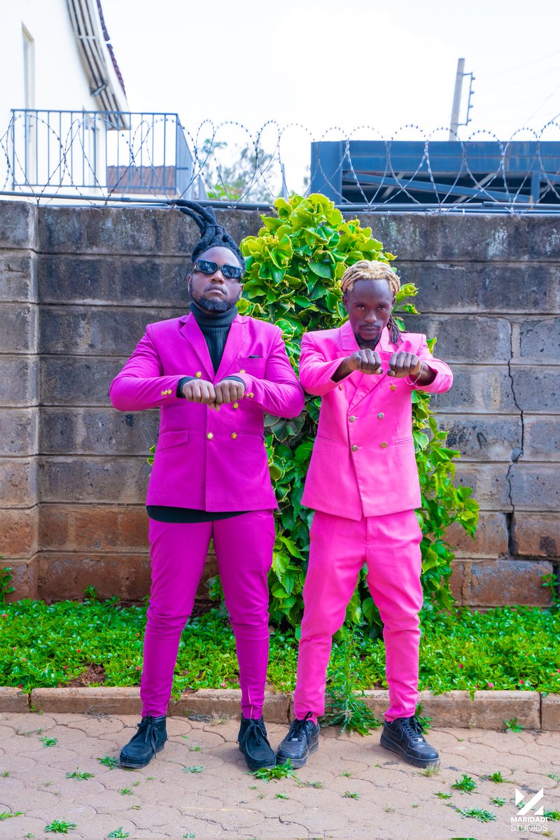 parroty_vunulu's tweet photo. Happy Diwali to my Brother's and Sisters. Have you listened to that new jam #mboko? Check it out on YouTube link Kwa Bio. #Pappagallo #Wanati 
https://t.co/RiQWUwTFW0 https://t.co/mGpqnGkv5n