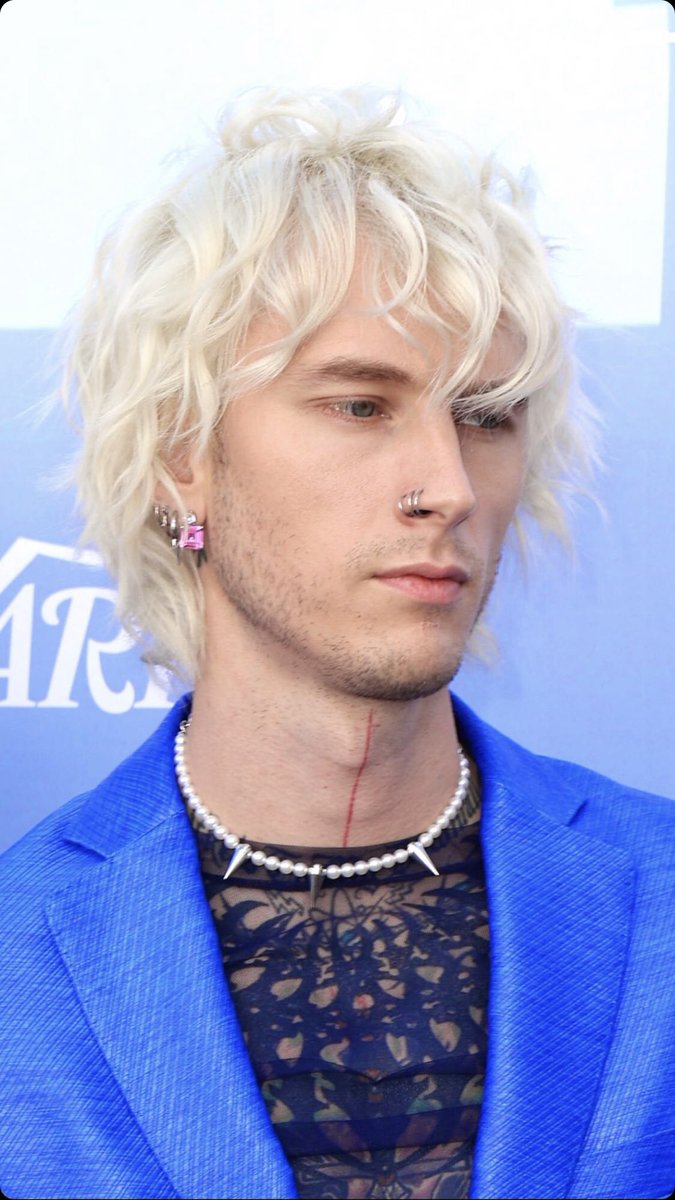 votemgkforamas's tweet photo. I am voting for @machinegunkelly's "mainstream sellout" for Favorite Rock Album #AMAs https://t.co/vflOhgM3E4