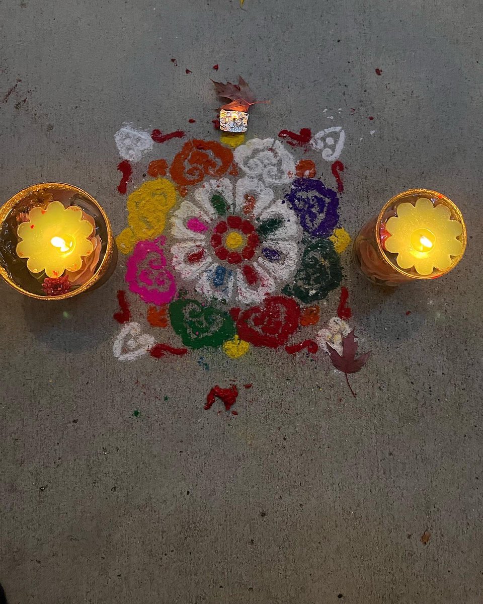 Crazy_soulA's tweet image. Just finished #LaxmiPuja . Don’t know why but  back home they said we have to play card or #kauda today. 

Hope everyone had wonderful time with their love one . 
 🪔🌼♥️💫🙏
So tired 😪 good night 😴 to me and morning to u all .