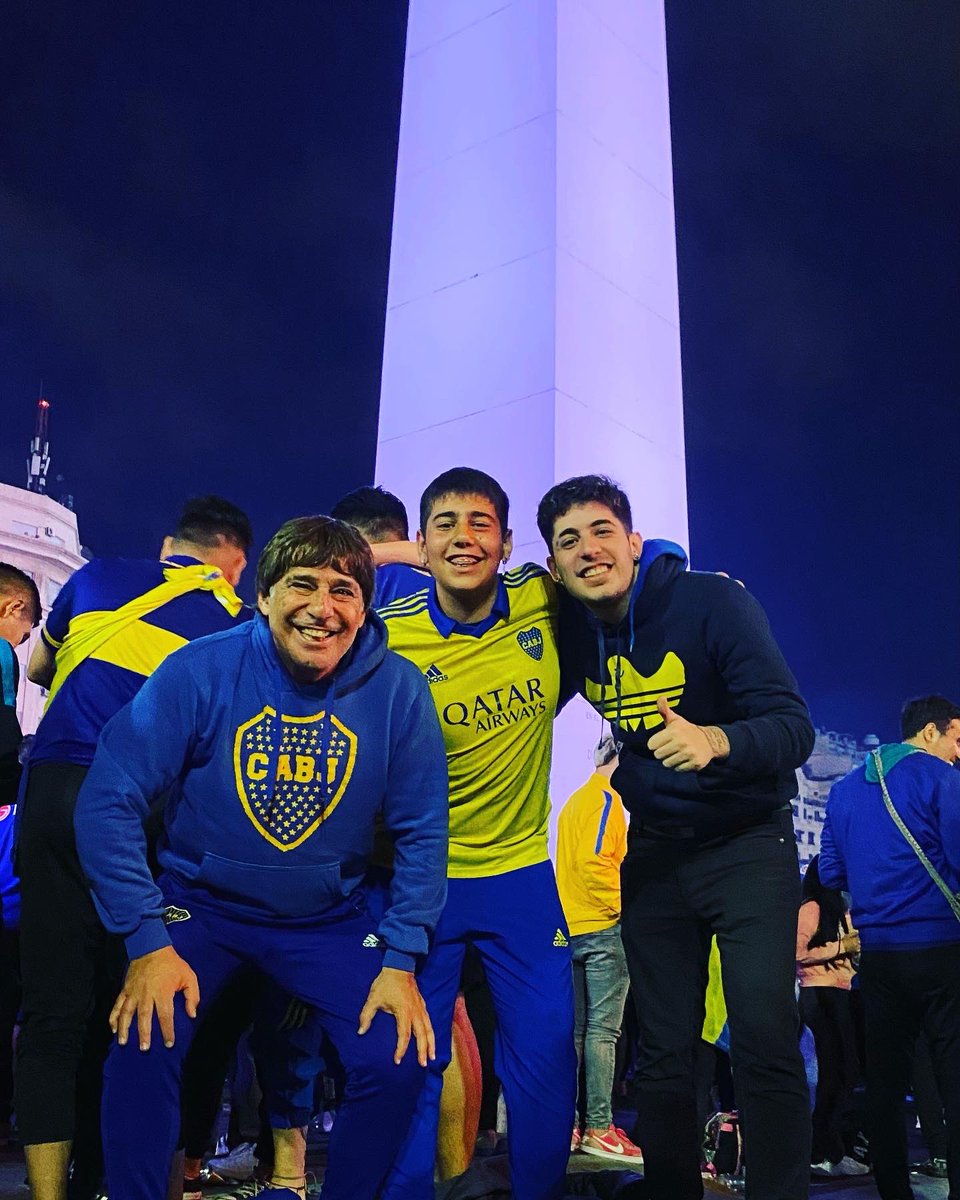 RichiCohen's tweet photo. Postales de otra tarde/noche que nunca vamos a olvidar..
Con mi admirado amigo #MartinKohan e hijo…
Con la otra parte del #SectorF 
#MiLugarEnElMundo
Cómo nos gusta dar vueltas, nos fuimos al obelisco…
Y eso que no fuimos a #McDonalds 😂
SIEMPRE con @caamm696 y @_Advinculista_ https://t.co/eSpAGPw00G