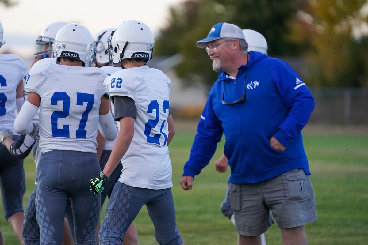 johnsang16's tweet photo. @MannPaul7 & @NicMatejcek positively impacted these #8thgrade players both on the field and in the classroom this season. @KMKoMetFootball @KM_Activities
Tag a coach who has made an impact in your life. #ThankACoach #LiveGrateful #KoMetExcellence https://t.co/1cXGX5QHhT