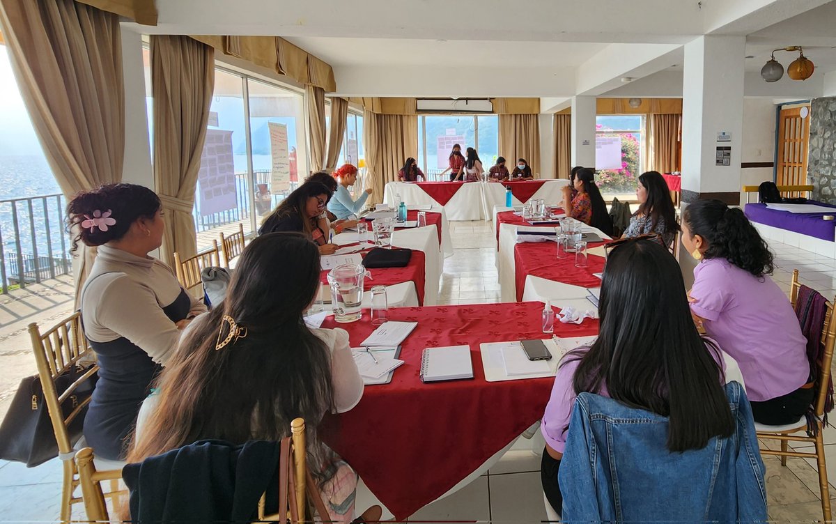 #EllasalFrente is happening today in Guatemala!
<a href="/shesthefirst/">She's the First</a> <a href="/maia_impact/">MAIA</a> are meeting practitioners
and hearing from girls all week! Follow our hashtag for full
details!
