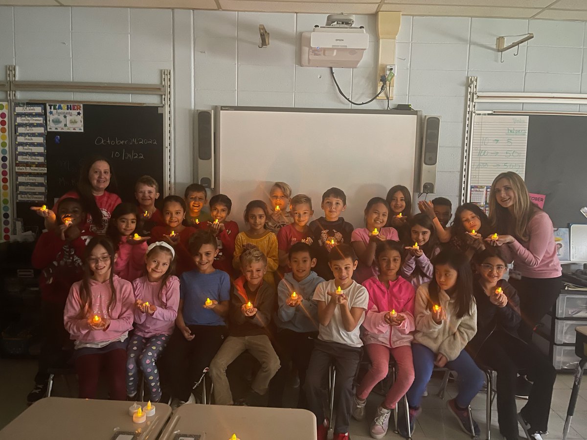 apoorvakhatri's tweet photo. Thank you Commack Schools for helping Mishika celebrate Diwali #BAPSDiwali #BAPS https://t.co/bMsRInZmNO