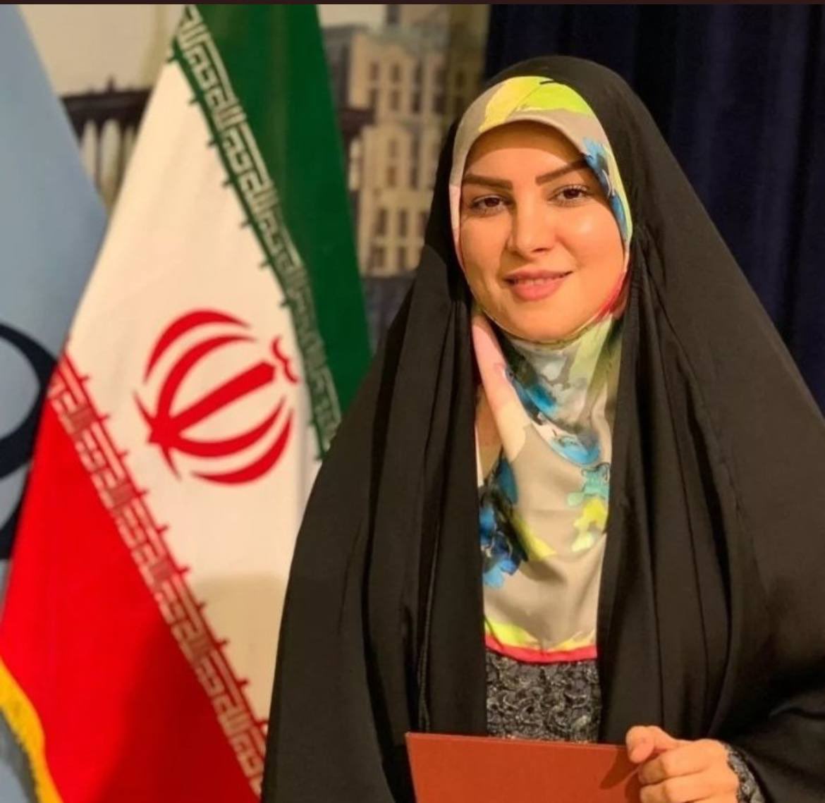 ghasemsabz's tweet photo. اهانت مجری تلویزیون به جوانانی که در کنار خیابان به مردم، بغل رایگان می دهند. 

بابا اینها خلیی مریض هستند… https://t.co/xd1DSoeQwI