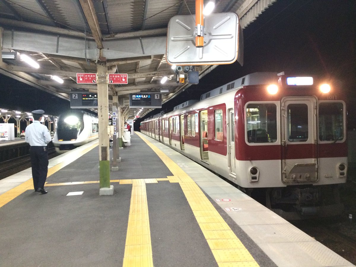 VRkaIYtZqRYI2hG's tweet photo. #江戸橋駅 #三重県 #近鉄名古屋線 #1010系 #21020系 #待避線 #アーバンライナーnext #1011F
諸般の事情でローソンに入っていた時に津駅まで行っちゃおうとして江戸橋駅のホームに上がりましたら、2本しかいないネクストが通過しました。 https://t.co/wr4fcq9oA6