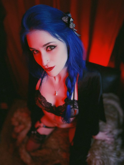 Sigrid Snow’s pics and videos