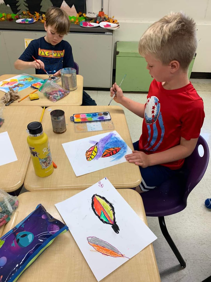 HPE_Adventure's tweet photo. Students explored colour theory with a focus on mixing colours as well as using warm and cool colours to enhance focal points in their art last week.
#AdventureProgram #Multiagelearning #CommunityInvolvement #ExperentialLearning #StudentWellBeing https://t.co/5BEDZfmYU6