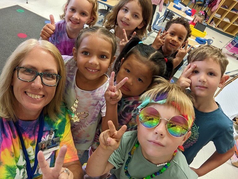 sdedragons's tweet photo. We’re all saying “Peace Out Drugs” on this first day of #redribonweek. Today we wore our hippiest clothes to remind us to #celebratelifelivedrugfree. #tiedye #hippies #peaceout #dressupdays https://t.co/tsHpOrac5U
