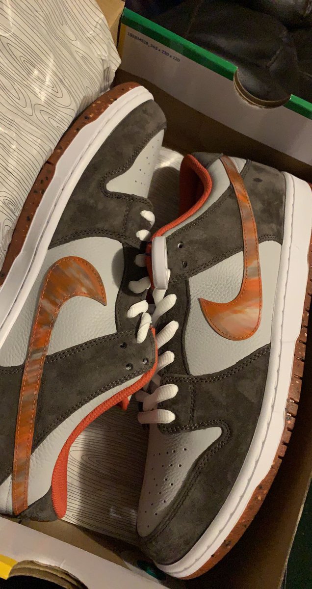 jayC803's tweet photo. #PickUp ! Nike SB Dunk Low Crushed D.C. 🟠 I’m happy with these. The color way is nice. Probably one of the best pair of SBs to drop this year. #Nike #MailCall #Nike50 #NikeSB #NikeDunk #CrushedDC #Dunk #Crushed #DC #SNKRS https://t.co/oFyfg9grdW