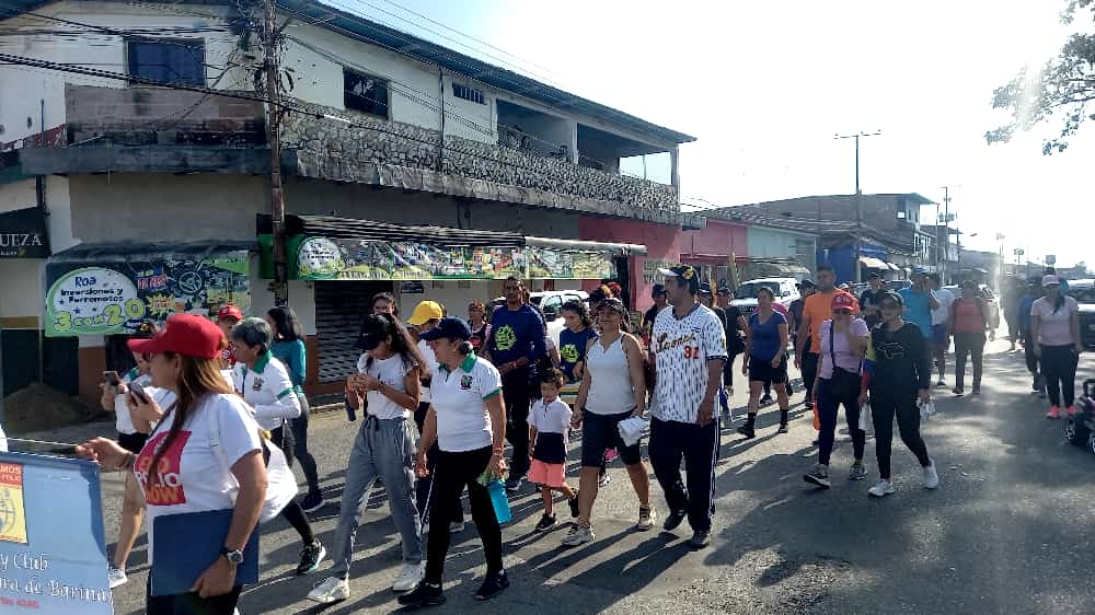 Estuvimos en la caminata de cinco kilómetros para celebrar el #DiaMundialContraLaPolio en Santa Bárbara, municipio Ezequiel Zamora, #Barinas.

#24Oct