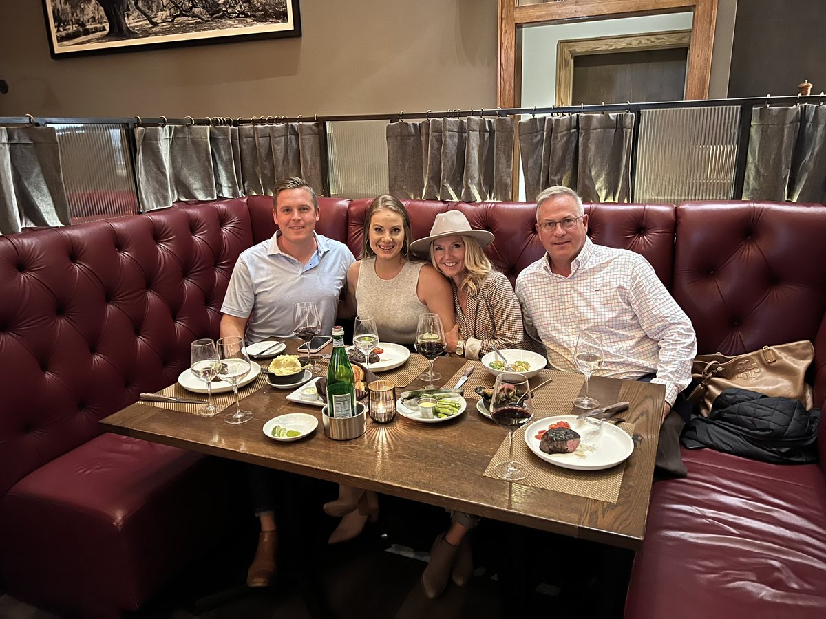 sethjwyatt's tweet photo. Oak steakhouse https://t.co/d6LqAcz4ZX