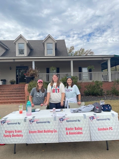 TeamsLhs's tweet photo. Thanks for everyone that came out today to help raise money for the upcoming spring golf season.  21 teams, 27 hole sponsors and 3 beverage cart sponsors.  Your support will go a long way! @TheBurgSports @R_cagle7 @perkins_kris_ https://t.co/rEd4CaxmOM