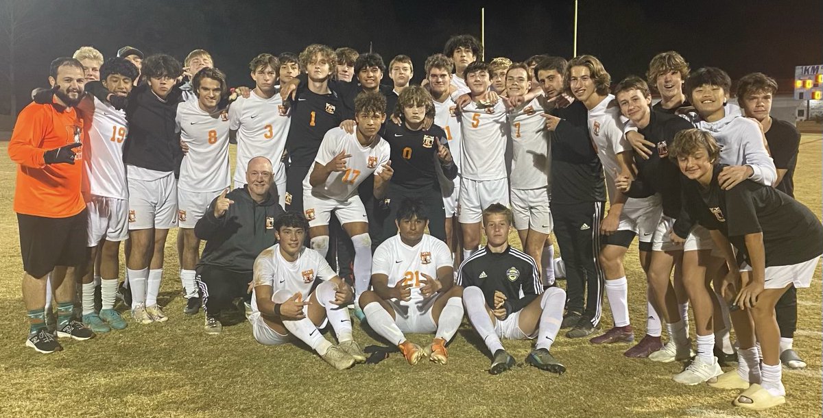 athleticselhs's tweet photo. Your 2022 Mens soccer WFAC Champions, great job boys, GO MUSTANGS https://t.co/PO48nMzjgI