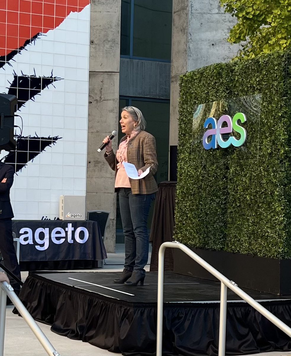 kevinhagen's tweet photo. .@TheAESCorp + @CleanEnergyBA kicking off #VERGE22 with Miranda Ballantine- looking forward to a great week. @GreenBiz https://t.co/6KoQCJ84nY