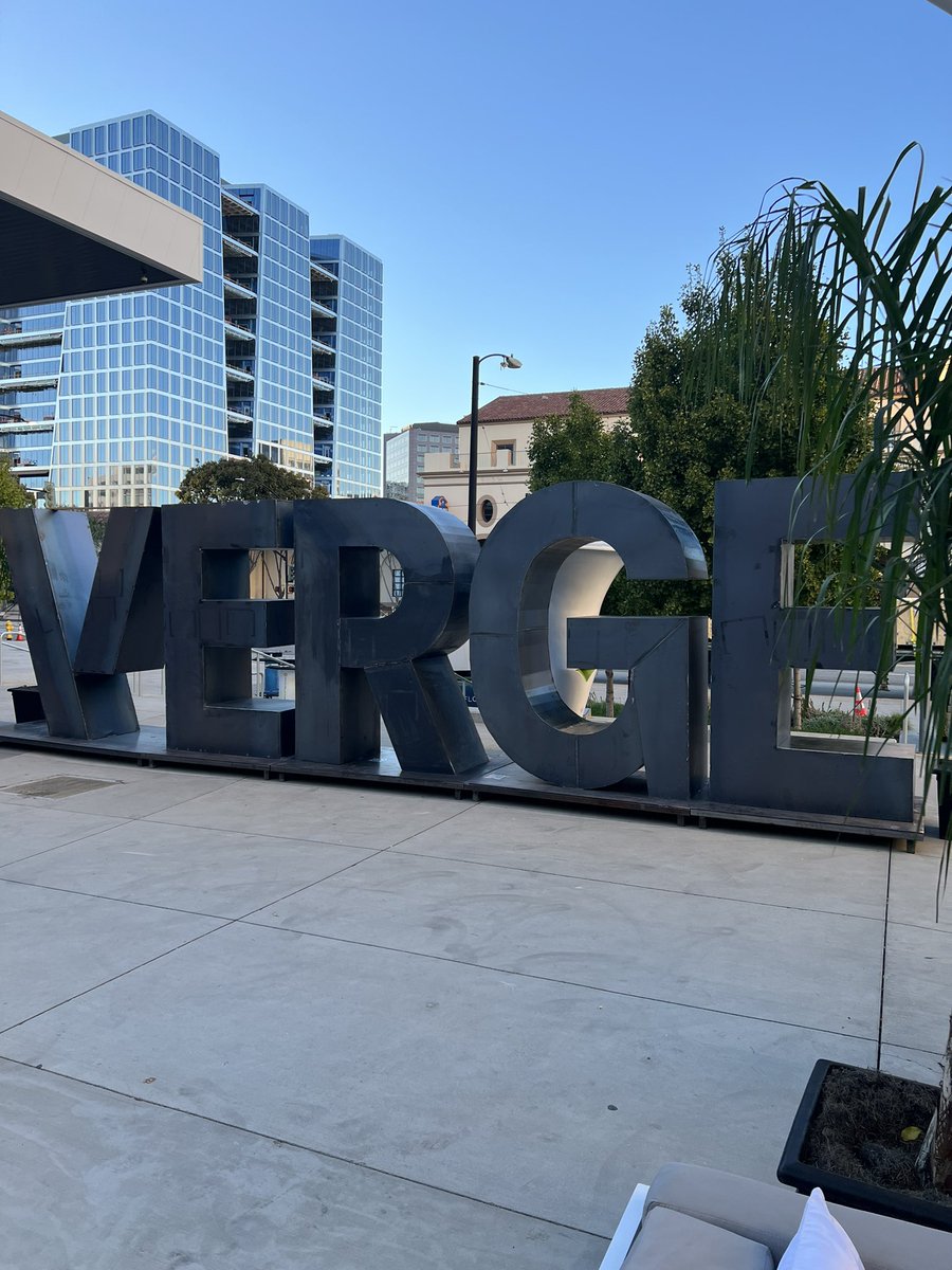 kevinhagen's tweet photo. .@TheAESCorp + @CleanEnergyBA kicking off #VERGE22 with Miranda Ballantine- looking forward to a great week. @GreenBiz https://t.co/6KoQCJ84nY
