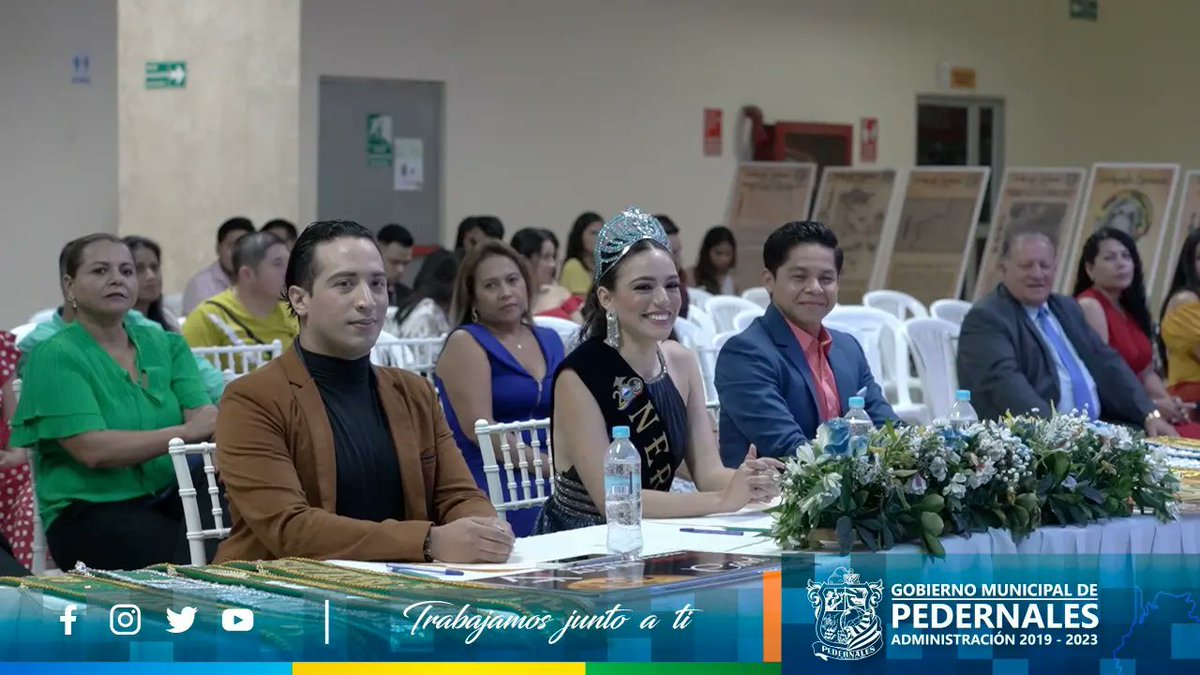 GADMPedernales's tweet photo. En una noche de música y belleza #Pedernales eligió a la Reina del Comercio con la presencia de autoridades, empresarios y público en general.
👑👸🏻🫅🏼
#MesDelComercio. 👖
#FiestasDelComercio. 🎉
#OctubreEnPedernales. 🇪🇨 https://t.co/bK2AK1FUmG