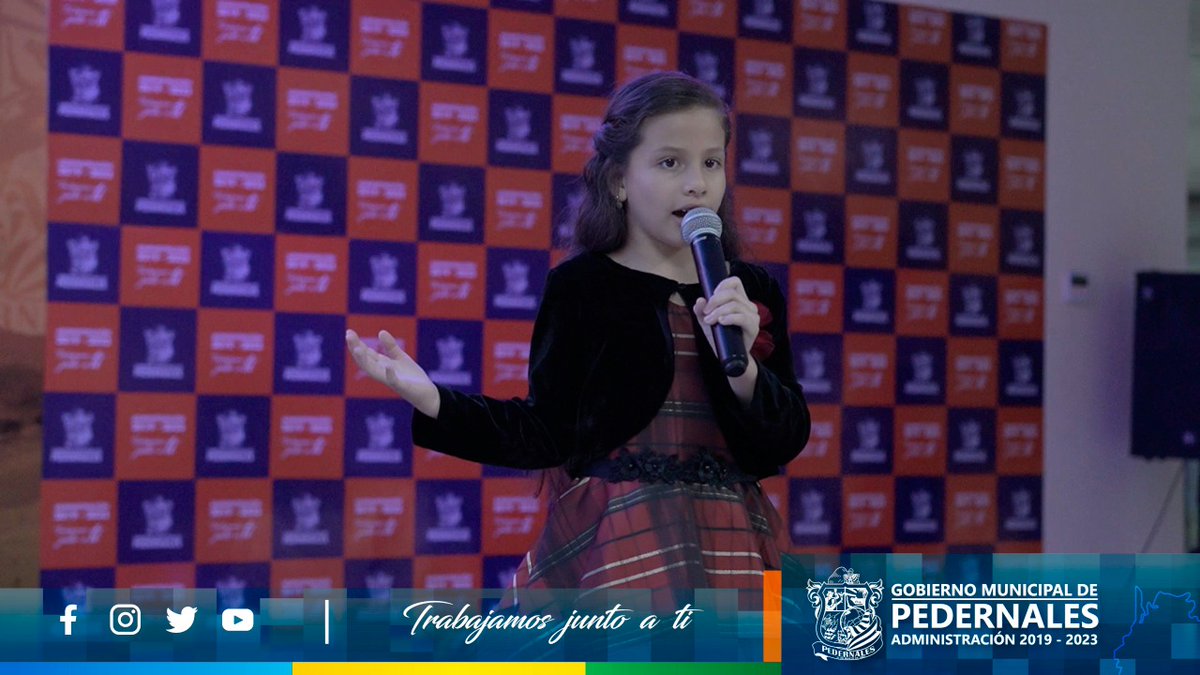 GADMPedernales's tweet photo. En una noche de música y belleza #Pedernales eligió a la Reina del Comercio con la presencia de autoridades, empresarios y público en general.
👑👸🏻🫅🏼
#MesDelComercio. 👖
#FiestasDelComercio. 🎉
#OctubreEnPedernales. 🇪🇨 https://t.co/bK2AK1FUmG