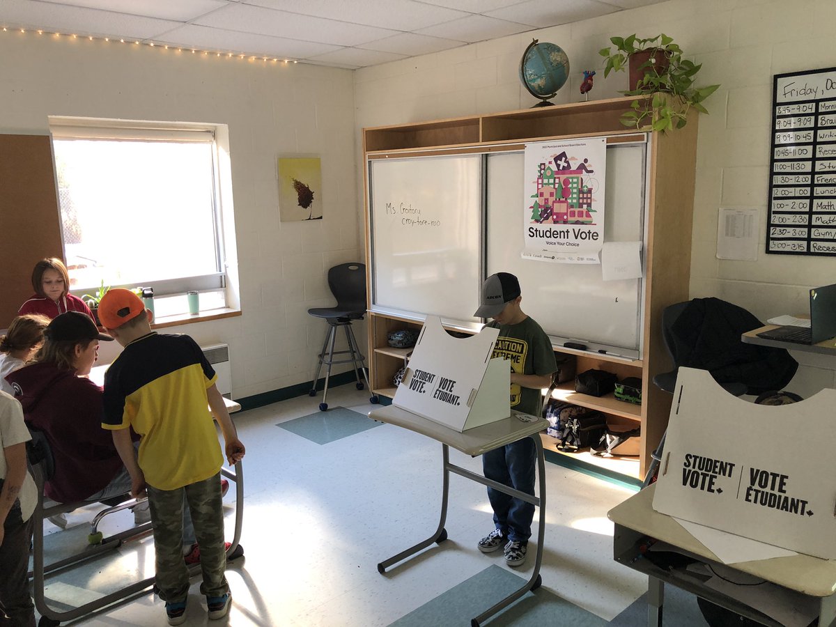 We completed our #StudentVote for Mayor for South Algonquin today! This was part of our ongoing <a href="/CIVIX_Canada/">CIVIX Canada (EN)</a> learning program held on the same day as #municipalelection2022. Did we vote the same as the community? Did we elect the same candidate for mayor?