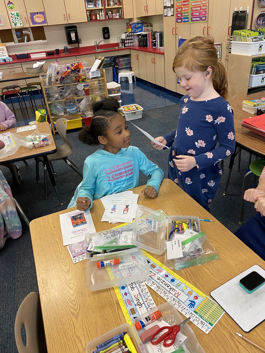 mrswinkle1st's tweet photo. Kindness!! ❤️               Friends celebrate each other! @Creeksidetweet #WEareLakota #NeedToSucceedCECS https://t.co/pI1DCxXGEs
