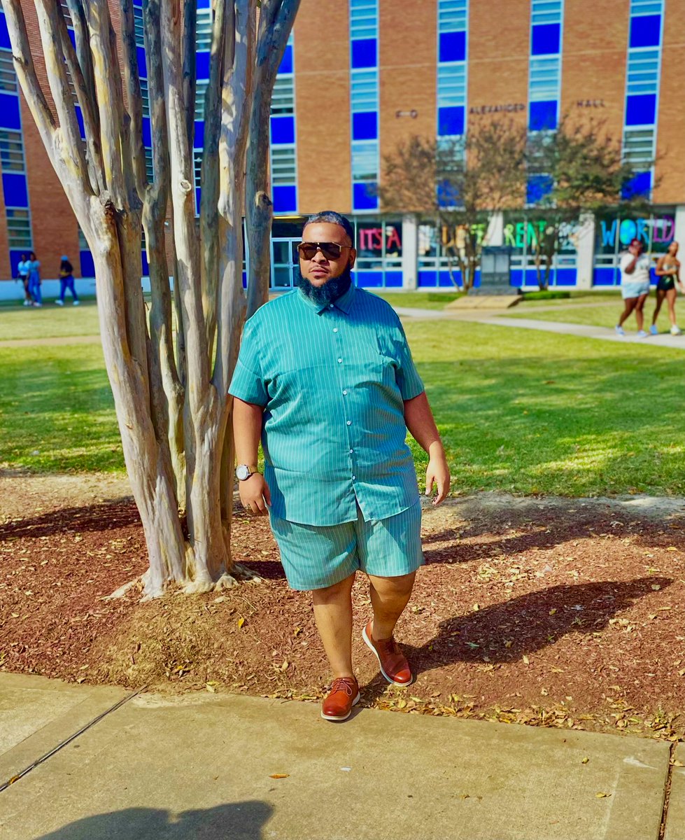 josekentrell's tweet photo. #THEEHomecoming Day 1: Yard Fest #AlexanderHall #AlexanderEastLegend https://t.co/cDGj67BVqz