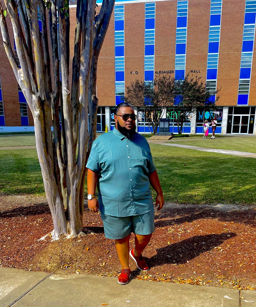 josekentrell's tweet photo. #THEEHomecoming Day 1: Yard Fest #AlexanderHall #AlexanderEastLegend https://t.co/cDGj67BVqz