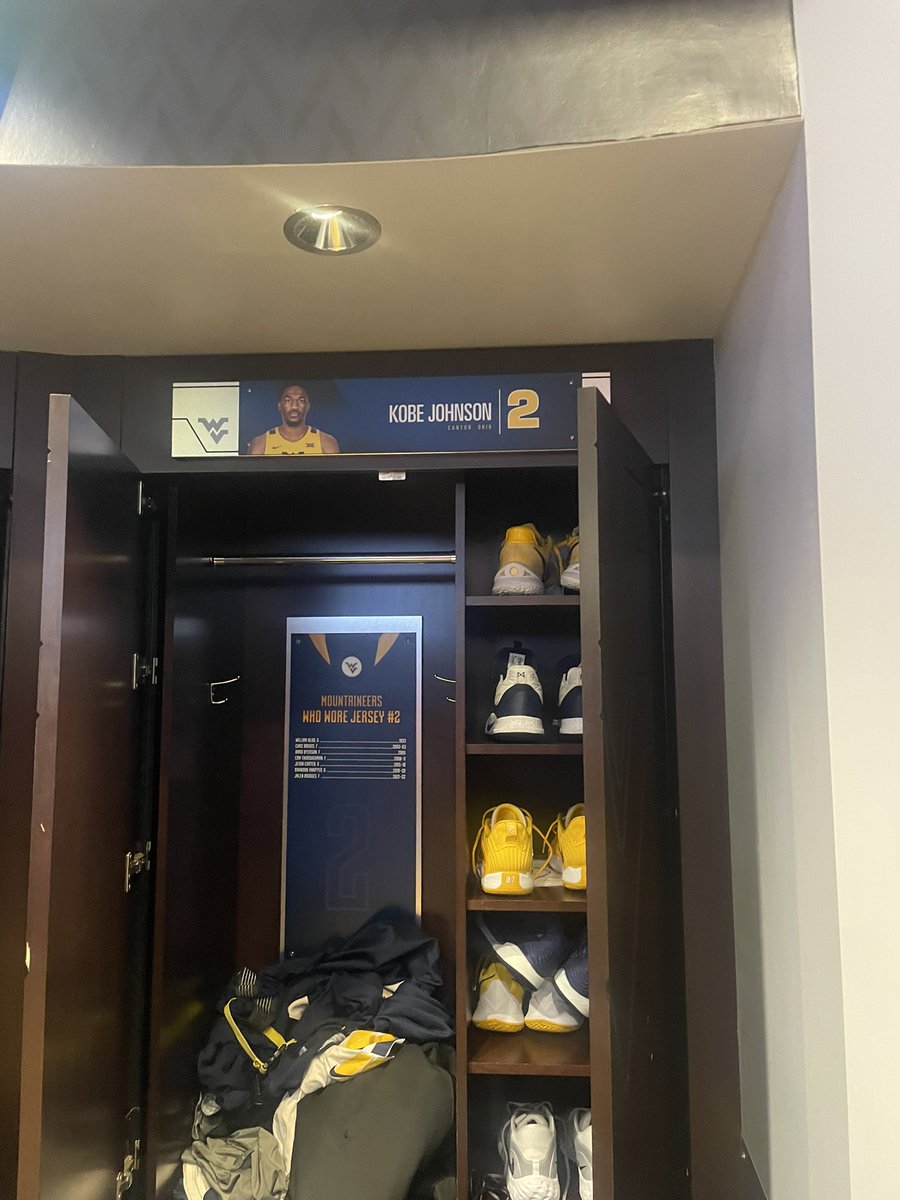 Some Pups got better today by taking in a high major practice and getting a chance to catch up with an all-time great Bulldog <a href="/KobeJohnson930/">Kobe Johnson</a> 

A great opportunity to see what it takes to succeed at a high level. 

Thanks to <a href="/CoachHuggs/">Bob Huggins</a> and Larry Harrison for having us.