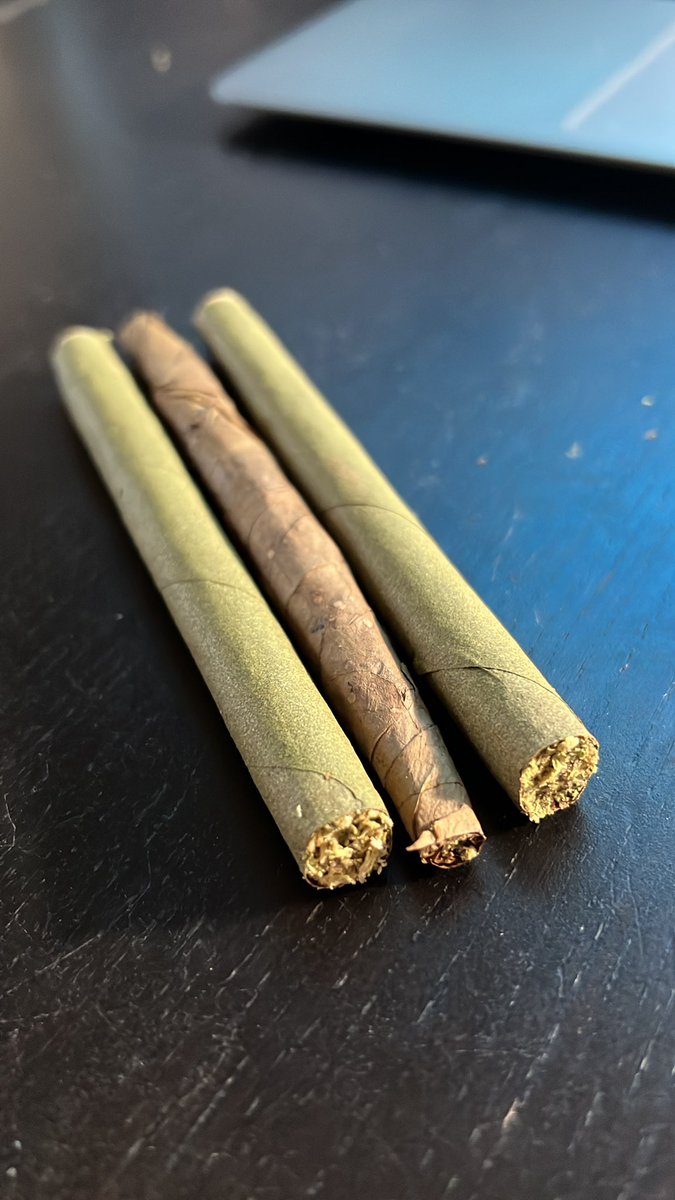 bymjmazzei's tweet image. Waiting on an IPFS sync, what to do hmmmmm. Blunts anyone? 😄🔥😶‍🌫️ #web3problems #mmemberville #NFTs #NFTshill #cannabis #dutchmaster #swishersweets