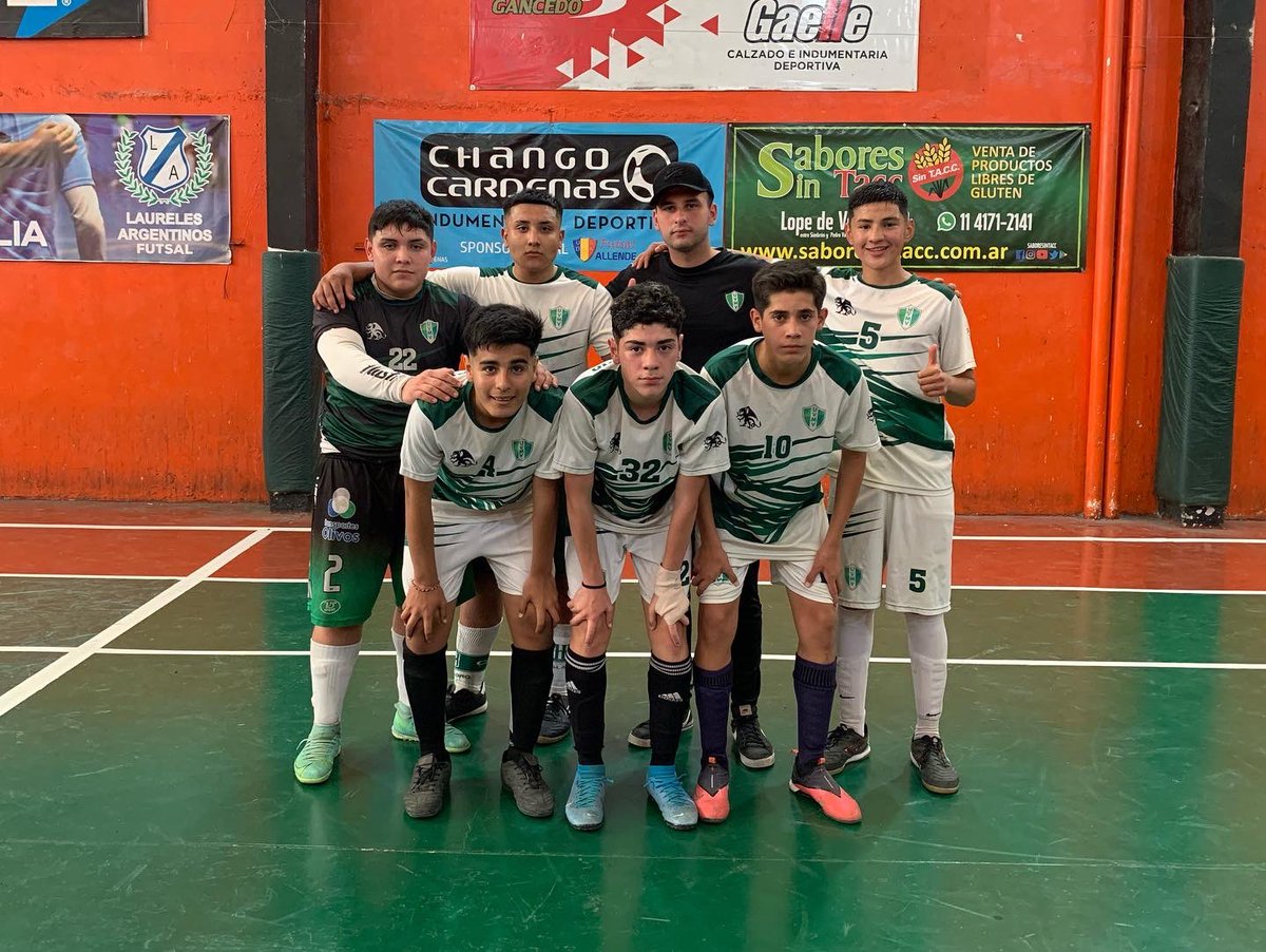 MviejoFutsal's tweet photo. #FutsalBAFI ¡Gran jornada para El Verde!

El Verde visitó a Laureles Argentinos por la fecha 5 de la Copa de Oro de @bafi_futsal
Resultados:
Primera división: victoria 9-1
Tercera división: victoria 5-1
Cuarta división: empate 3-3
Quinta división: derrota 5-3

#VamosQueVamos https://t.co/qvYaxrhlJq