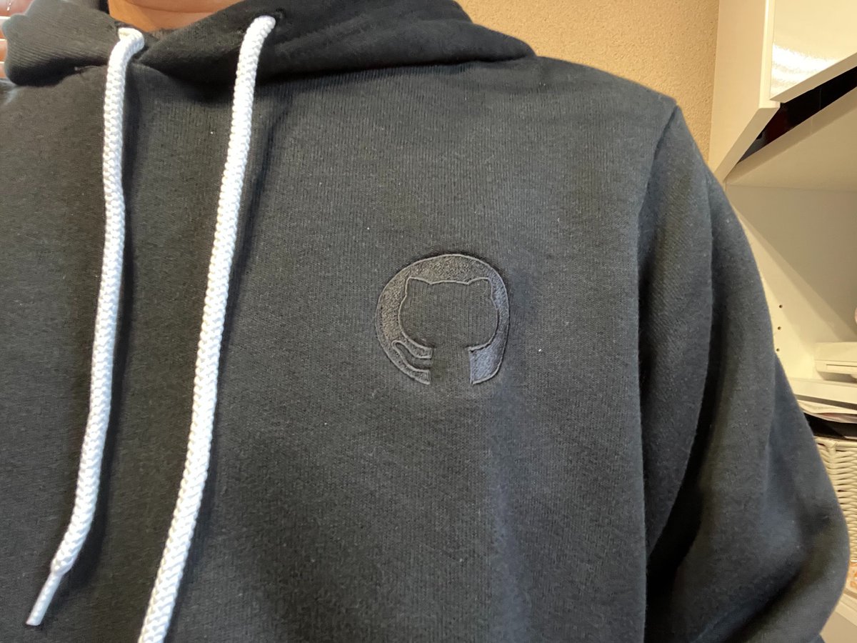 M_Ishikawa's tweet photo. Githubのプルオーバー。 控えめでよいね #octcat #github https://t.co/lXxNBi0Xnq